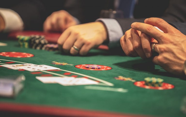 Blackjack : Pourquoi est-il aussi populaire??