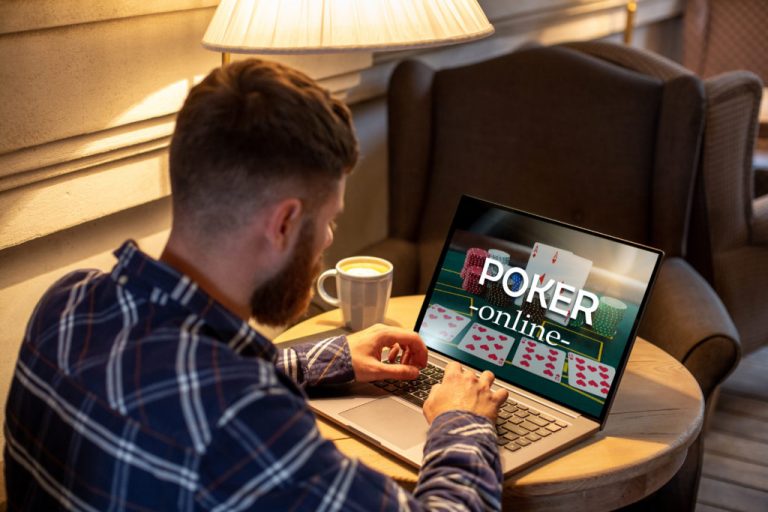 Est-ce que le poker en ligne est-il différent du poker réel??